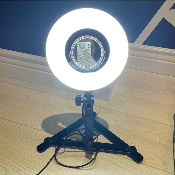 Dimmable Desktop LED Ring Light - Picture 2 of 7